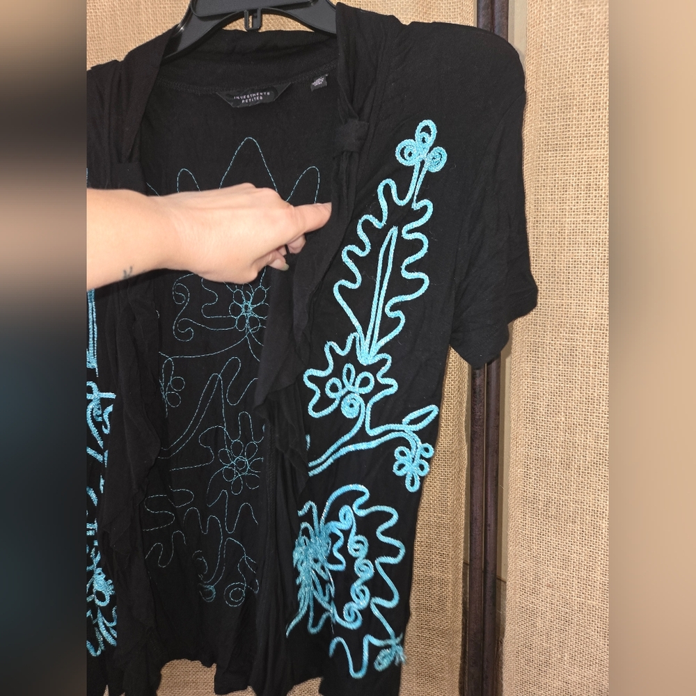 Women's Investments Petites Short Sleeve Black Teal Ric Rac Cardigan Type Top PS - Picture 4 of 13